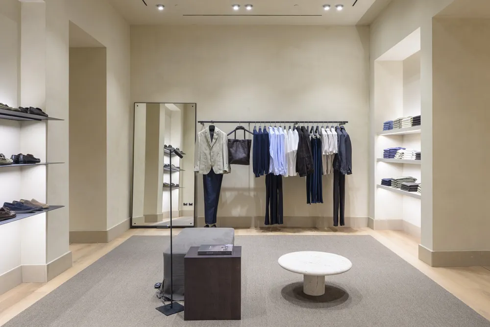 Interior de la nueva tienda Massimo Dutti
