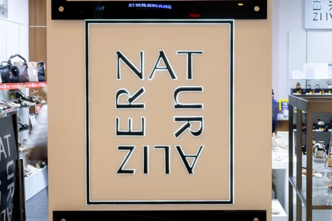 Naturalizer